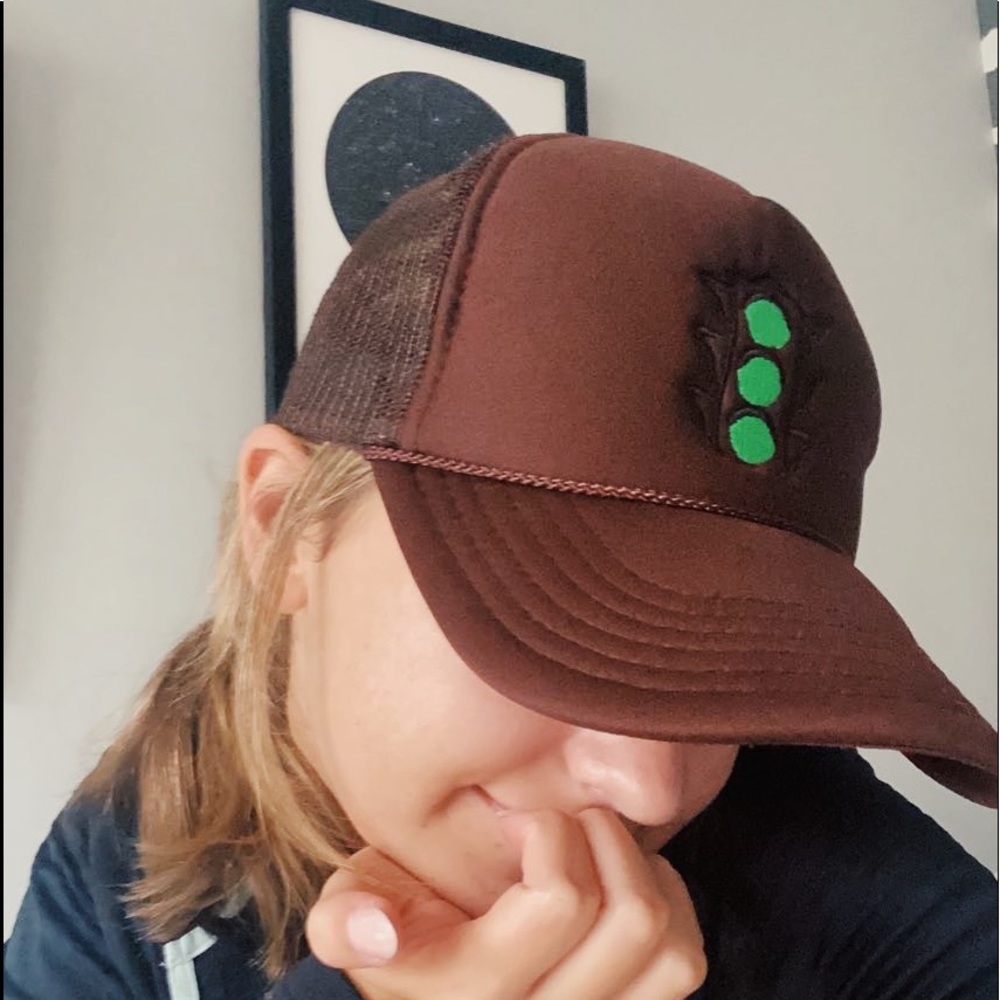 OTTO Collection Brown trucker hat with green traffic light